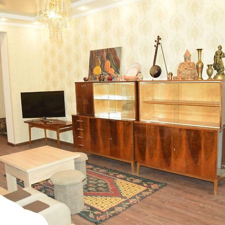 Massiv Apt Erevan Esterno foto