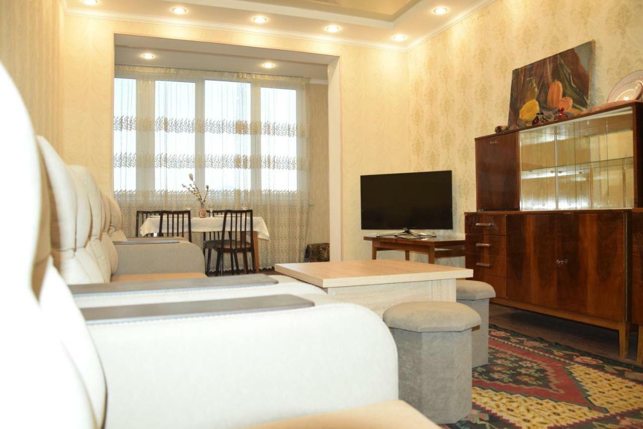 Massiv Apt Erevan Esterno foto