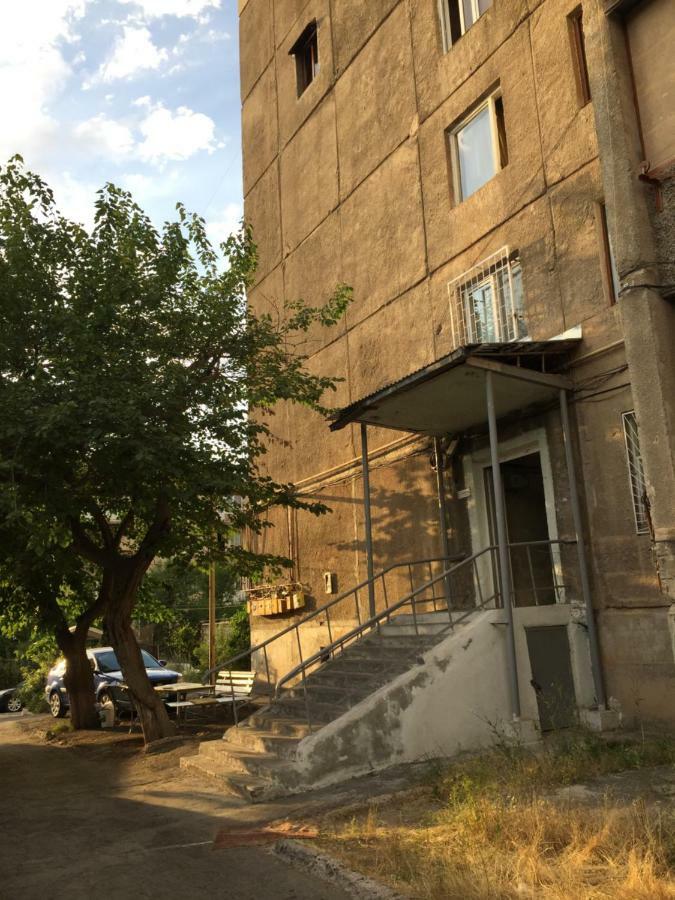 Massiv Apt Erevan Esterno foto